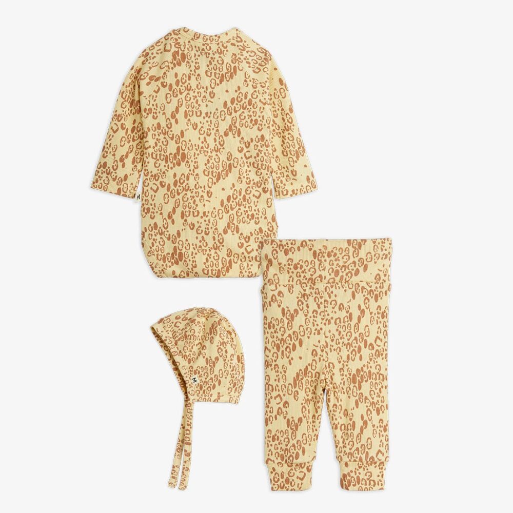 14840_1ec4ea2896-11000296-13-2-original Zestaw niemowlęcy Leopard – body kopertowe, legginsy i czapeczka
