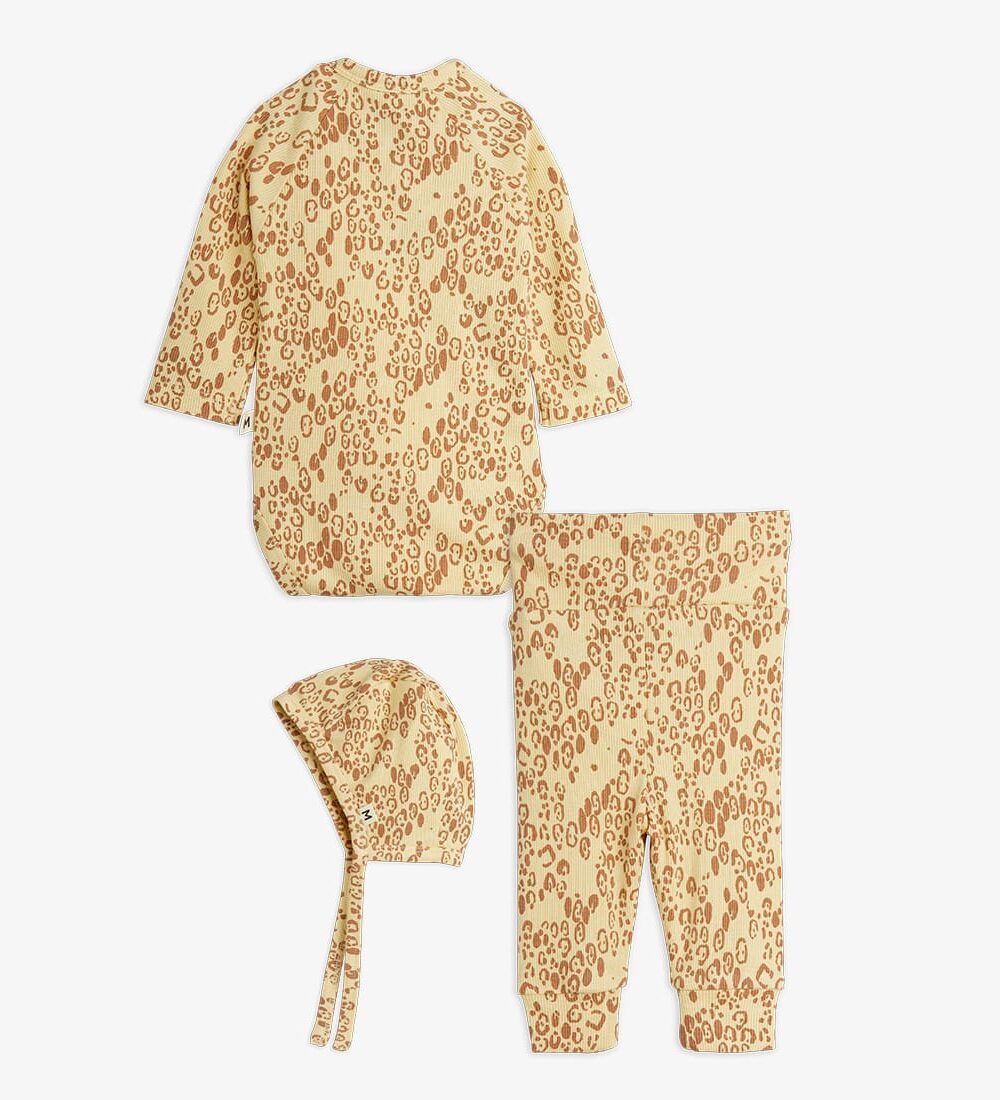 Zestaw niemowlęcy Leopard – body kopertowe, legginsy i czapeczka