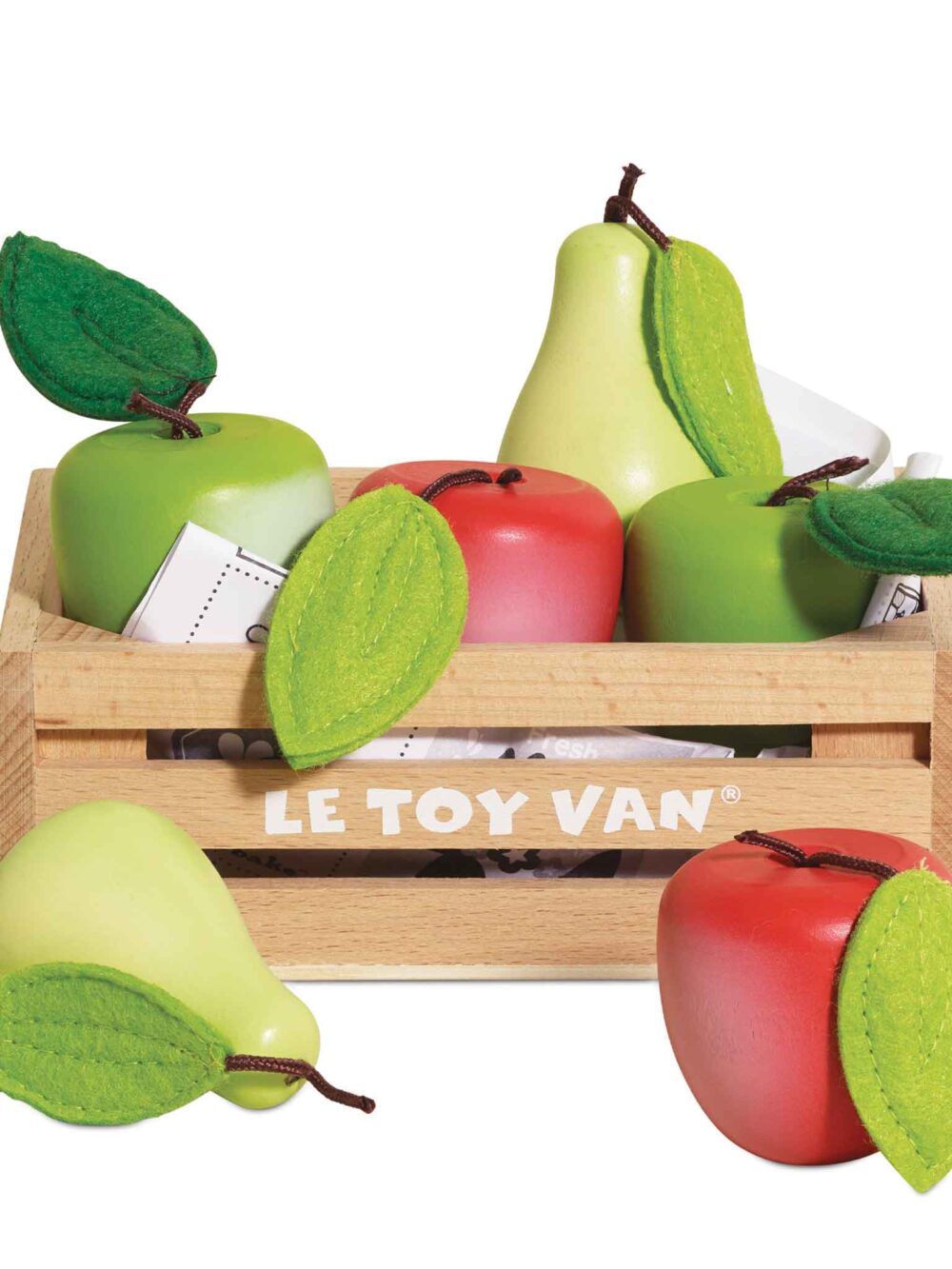 Drewniane jabłka i gruszki w skrzynce