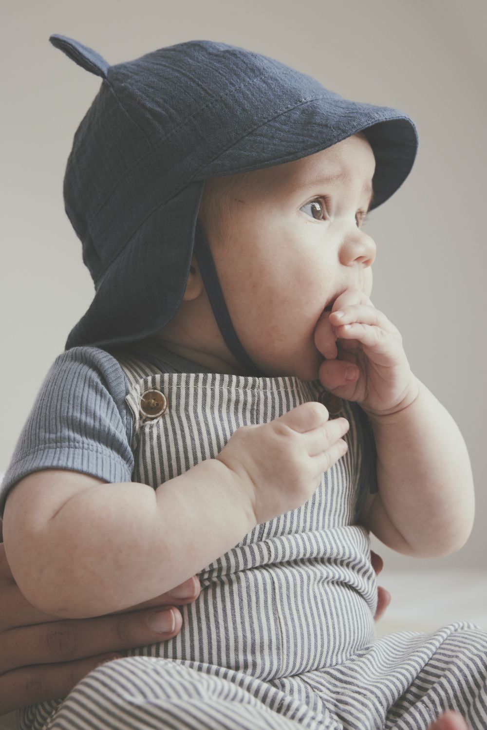 BRANDS4KIDS_HUTTELIHUT_SS26_42 Ogrodniczki w paski – GOTS