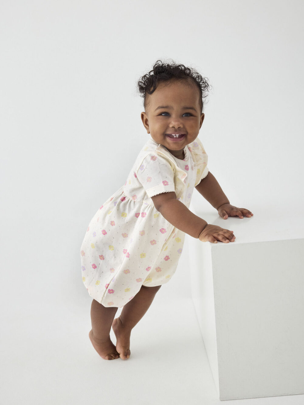 Body z krótkim rękawem w kwiatuszki – falbanki na ramionach