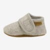 www.bynela.pl:sklep:en-fant-kapcie-welniane-baby-wool-z-zamszowa-podeszwa-natural-100-welna:02 Szare kapcie wełniane z zamszową podeszwą – Natural (100% wełna)