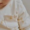 www.bynela.plsklepnorth-baby-koszulka-niemowleca-z-bawelny-organicznej-kaczatka 01 Bluzka niemowlęca z bawełny organicznej | Kaczątka