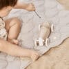 www.bynela.plsklepnorth-baby-niemowleca-mata-z-bawelny-organicznej-szare-paski 03 Niemowlęca mata z bawełny organicznej