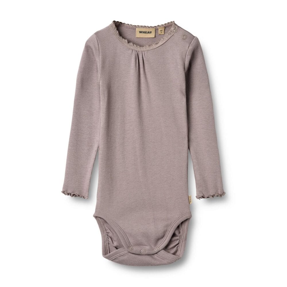 www.bynela.plsklepwheat-lotta-prazkowane-body-niemowlece-z-bawelny-organicznej-longsleeve 01 body niemowlęce z bawełny organicznej Wheat Dusty Purple