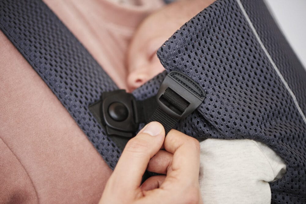 bynela-pl-BABYBJORN-MINI-3D-Mesh-–-nosidelko-Ciemny-Niebieski-3 BABYBJORN MINI 3D Mesh – nosidełko, Ciemny Niebieski