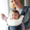 BABYBJORN - śliniaczek do nosidełka ergonomicznego BABYBJORN One, biały