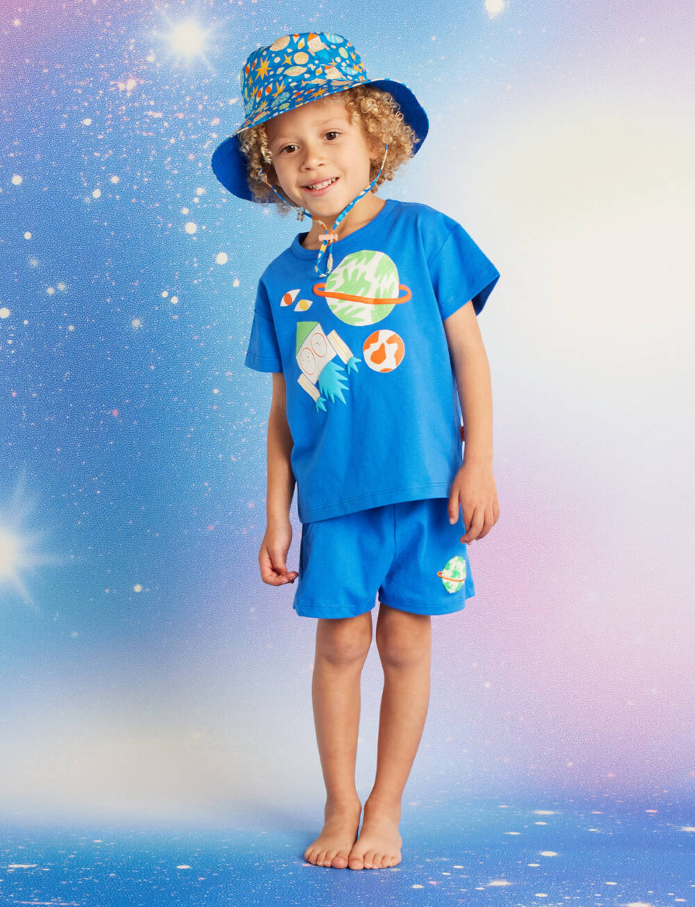 bynela-halcyon-nights-cotton-tee-shorts-woven-hat-see-you-in-space (1) Koszulka dziecięca oversize - 100% bawełna