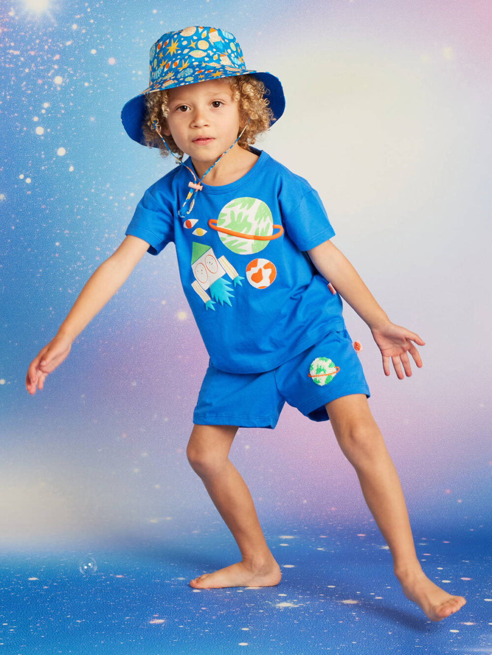bynela-halcyon-nights-cotton-tee-shorts-woven-hat-see-you-in-space letnie spodenki dziecięce bawełna Halcyon Nights