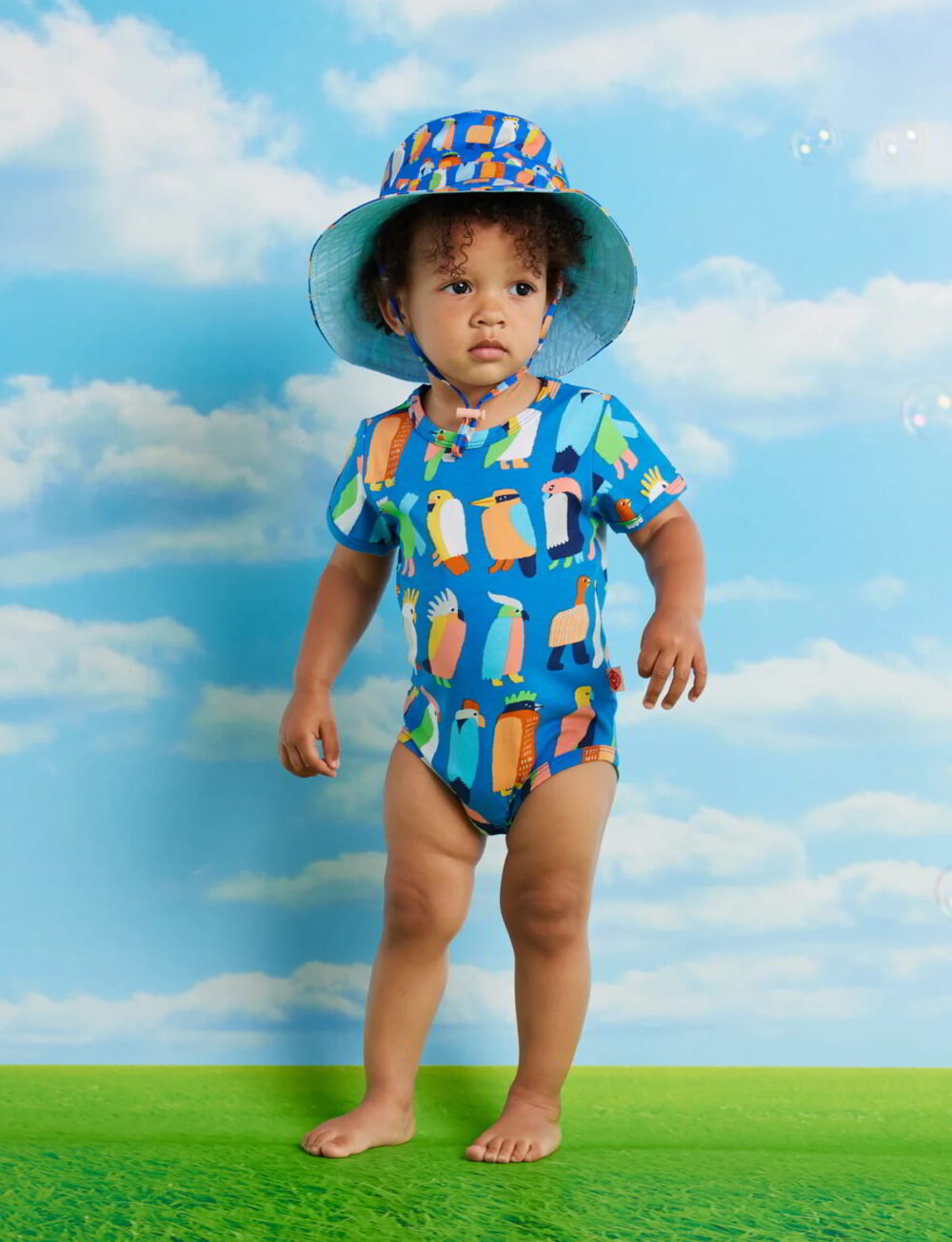 bynela-halcyon-ss-bodysuit-blue-flamin-galahs-02 Body niemowlęce z krótkim rękawem – bawełna organiczna GOTS