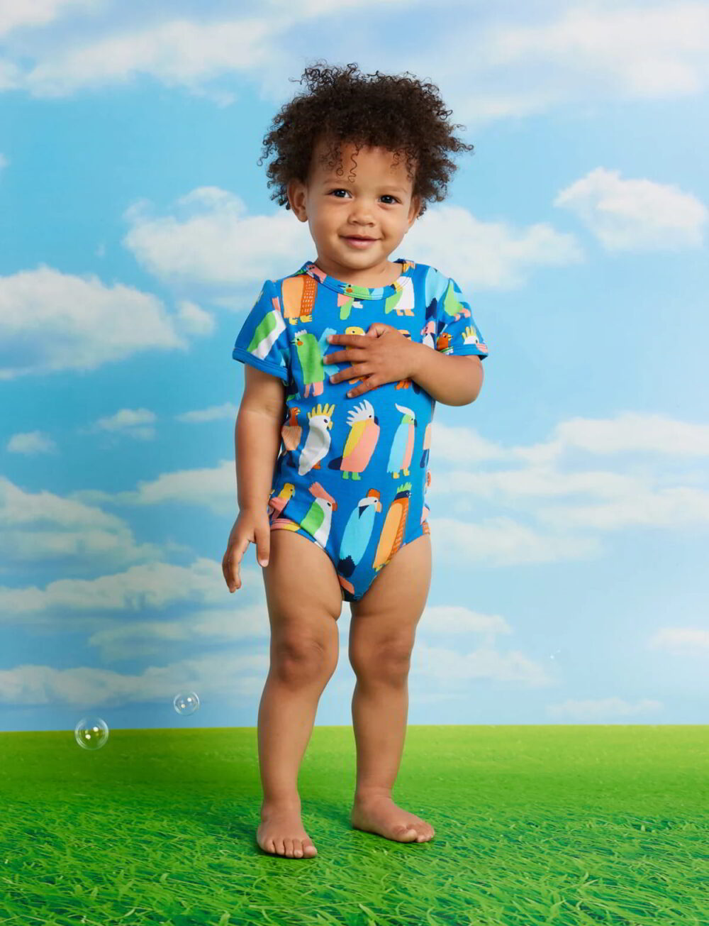 bynela-halcyon-ss-bodysuit-blue-flamin-galahs-03 Body niemowlęce z krótkim rękawem – bawełna organiczna GOTS