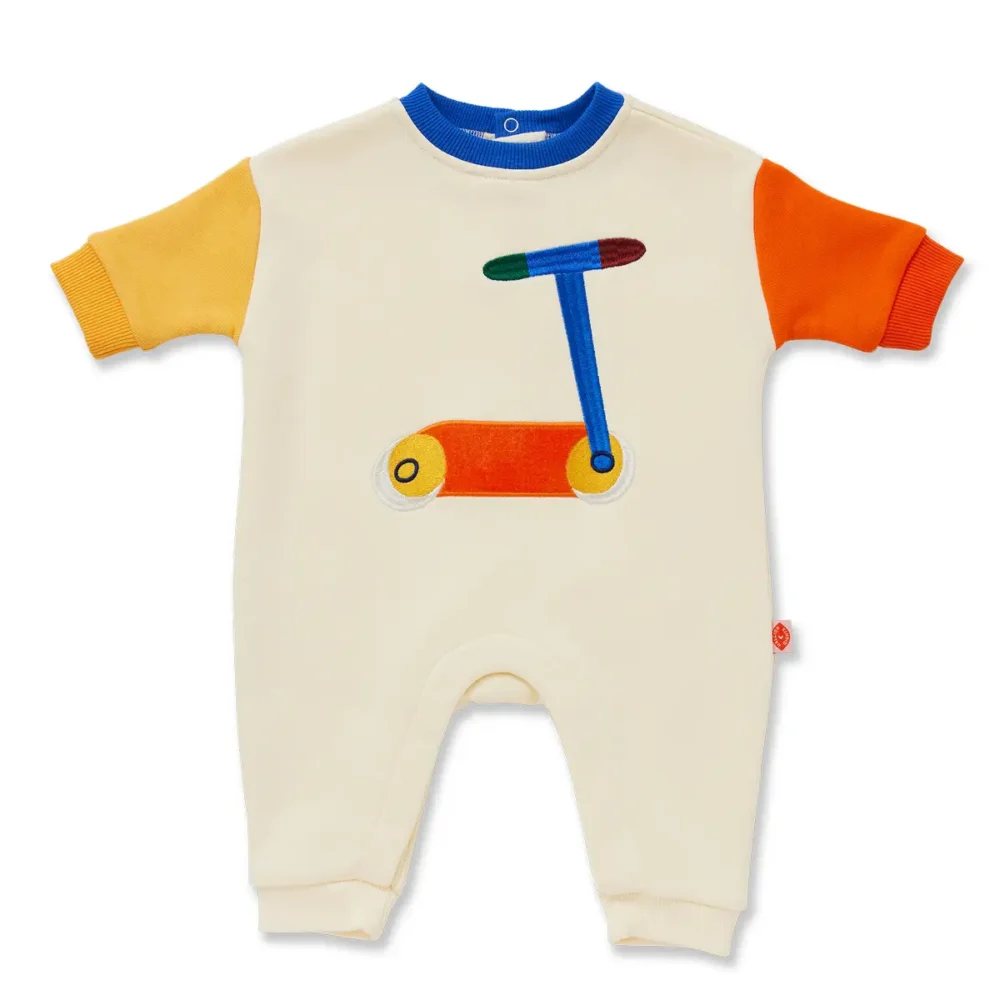 bynela-pl-halcyon-nights-Scooter_Fleece-Jumpsuit_01 Pajac Scooter – wygodny kombinezon na zimowe wygłupy